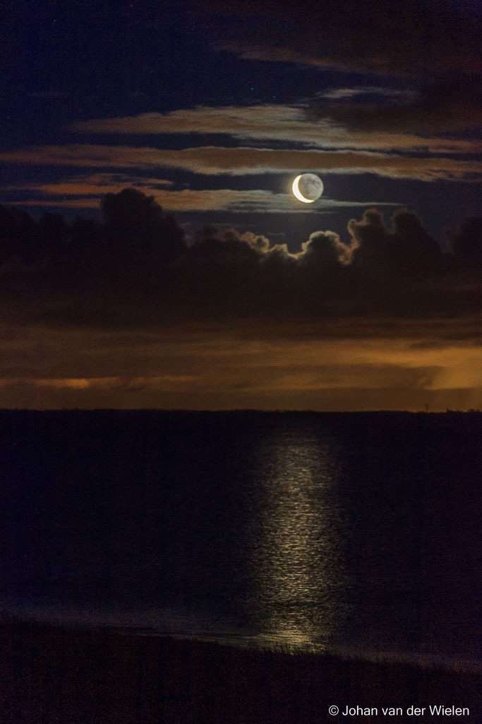 ondergaande maan; setting moon