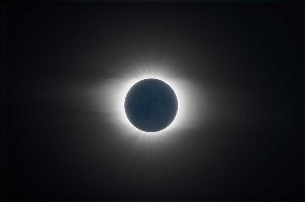 Total_solar_eclipse_ESA425433-NFexport