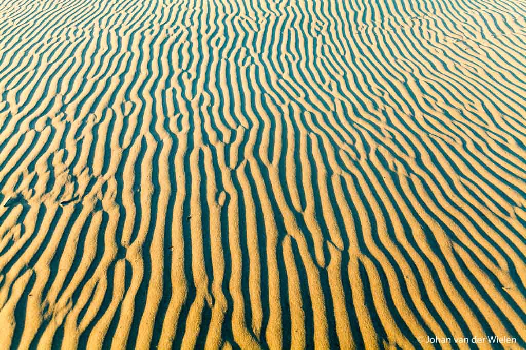 Wat brengt de wind teweeg. Zoals deze oneindige zandribbels op het strand van Schiermonnikoog.