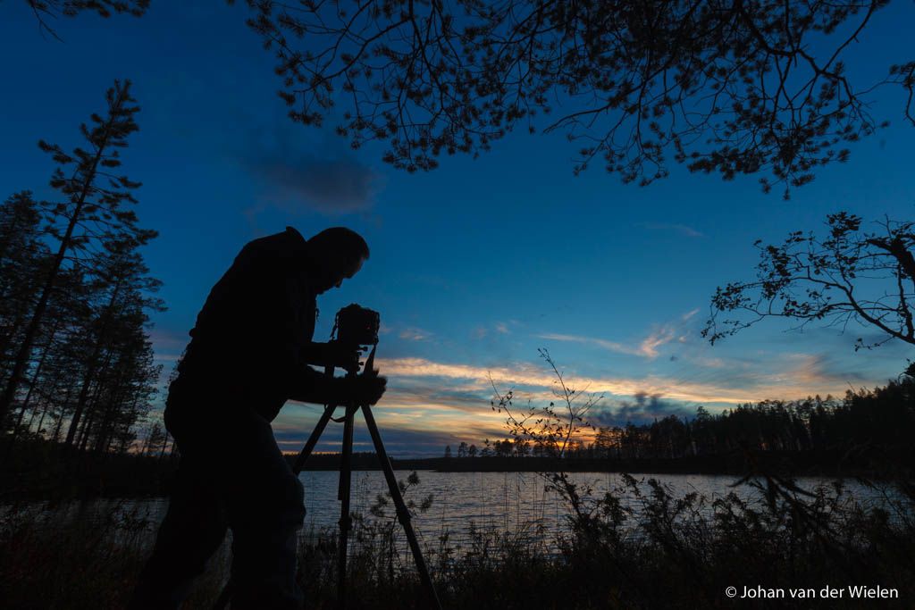 Als je geen volle tas hebt met dure lenzen is de keuze simpel... en geniet je misschien meer van een mooie zonsondergang!