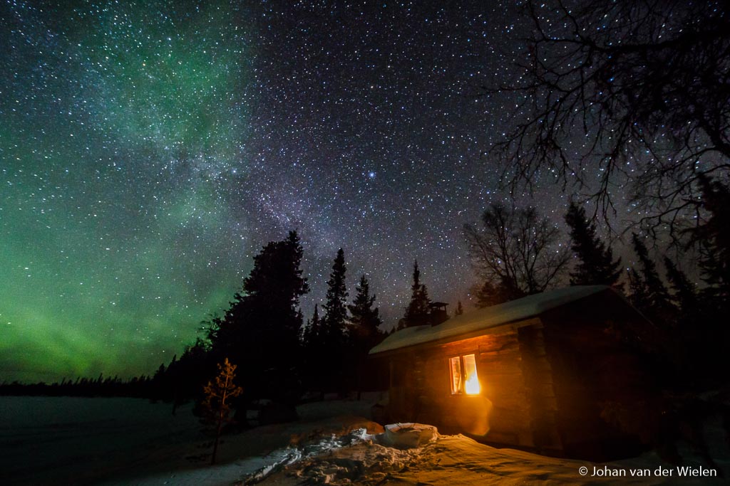 Groothoek èn lichtsterk… ultieme combinatie voor noorderlicht. In deze open wildernis hut verbleef ik in Lapland onderweg terug van Noorwegen naar Finland.
