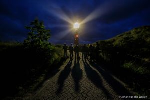 's Avonds gaan we naar de vuurtoren, een eerste kennismaking met nachtfotografie. Bij helder weer vertrekken we de kwelder in op zoek naar sterren...